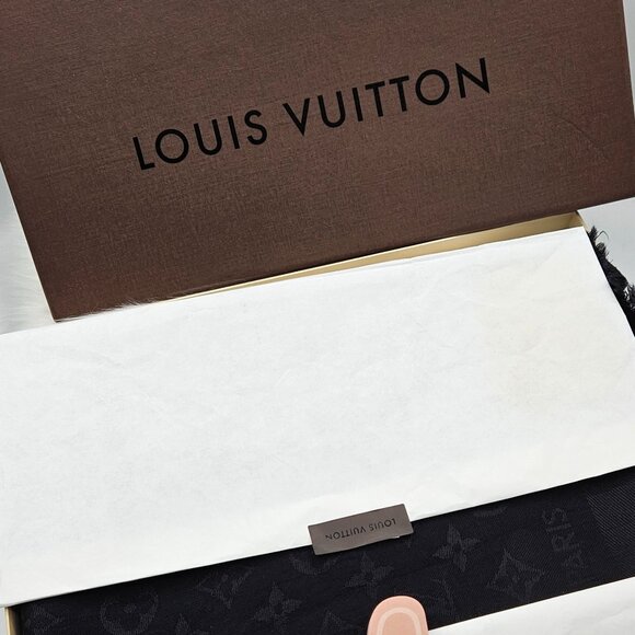 Louis Vuitton Accessories - ❗SOLD❗ Monogram Classic Shawl